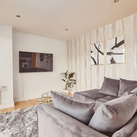 Dock Apt, Free Secure Parking! 2 Bed Leeds (West Yorkshire)