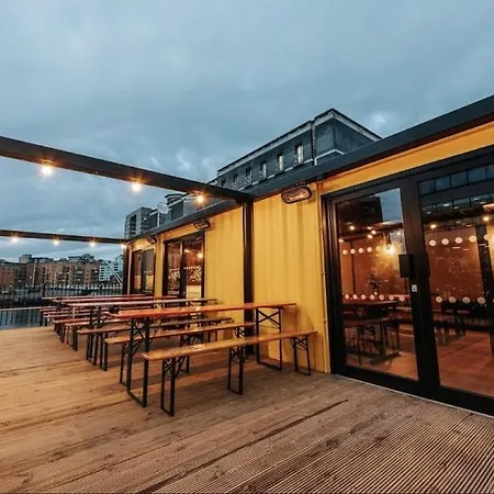 Dock Apt, Free Secure Parking! 2 Bed Leeds (West Yorkshire)