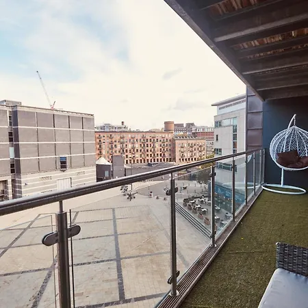 Dock Apt, Free Secure Parking! 2 Bed * Leeds (West Yorkshire)