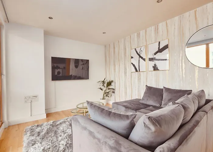 Dock Apt, Free Secure Parking! 2 Bed לידס