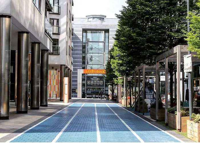 Dock Apt, Free Secure Parking! 2 Bed * לידס