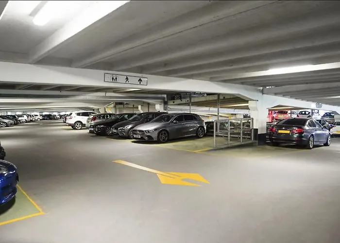 Dock Apt, Free Secure Parking! 2 Bed