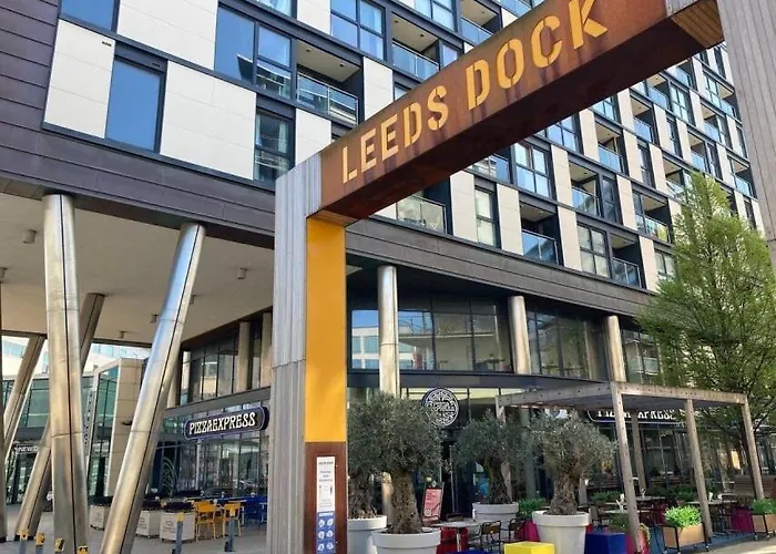 Dock Apt, Free Secure Parking! 2 Bed *