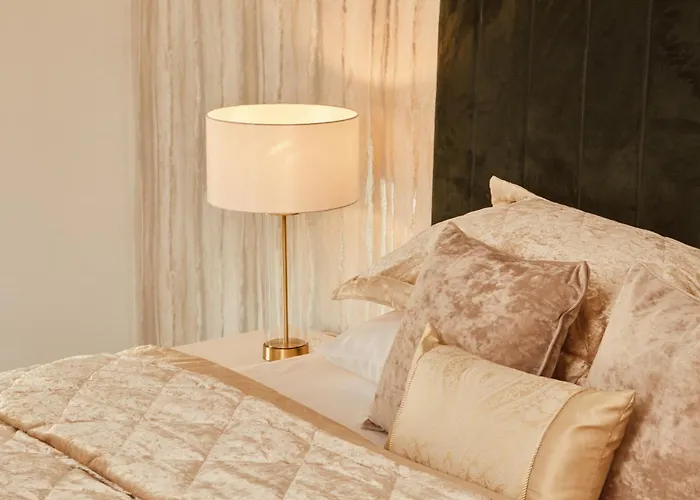 Dock Apt, Free Secure Parking! 2 Bed דירה *