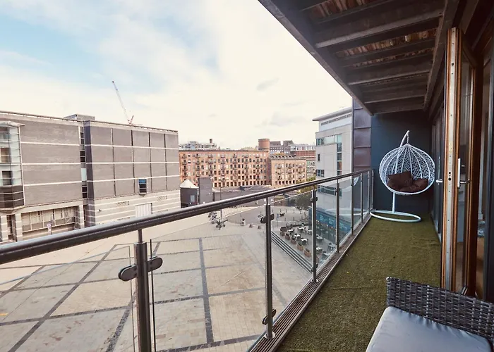 Dock Apt, Free Secure Parking! 2 Bed * Leeds (West Yorkshire)