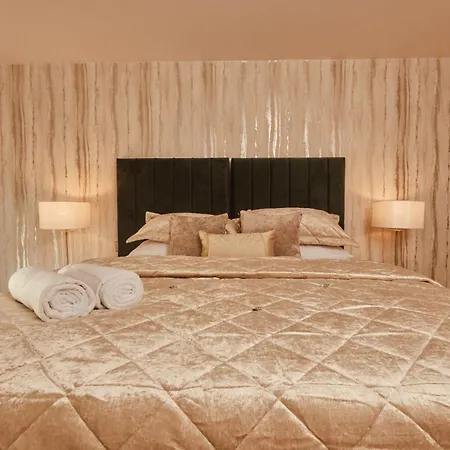 Dock Apt, Free Secure Parking! 2 Bed