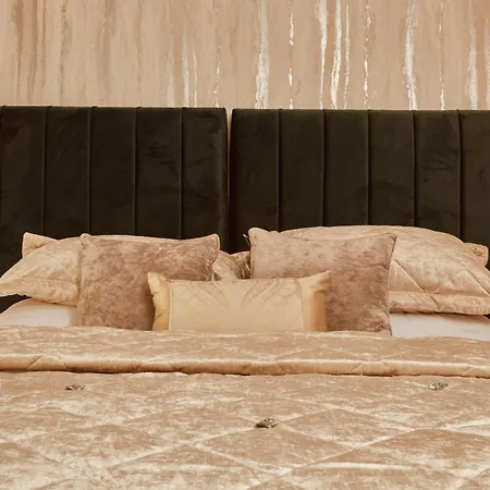 Dock Apt, Free Secure Parking! 2 Bed