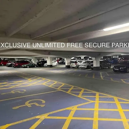 Dock Apt, Free Secure Parking! 2 Bed *