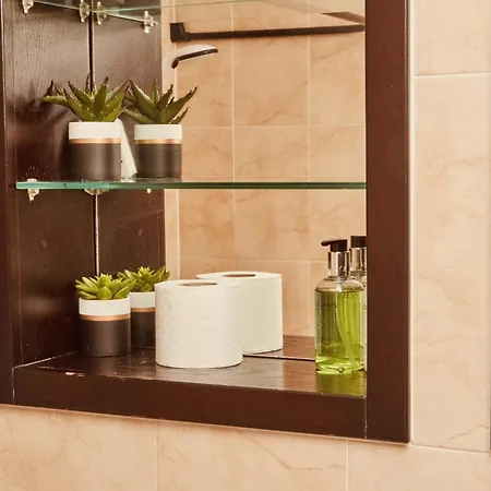 Dock Apt, Free Secure Parking! 2 Bed * Leeds (West Yorkshire)