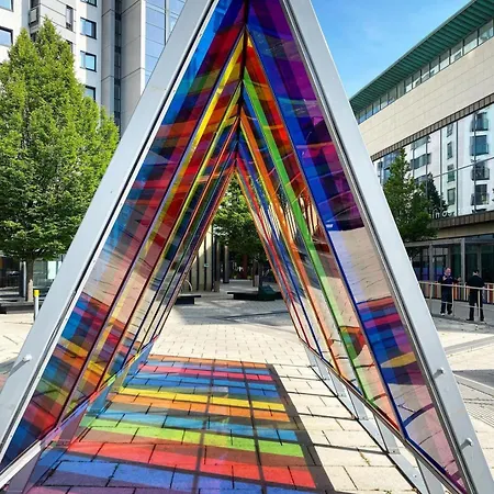 Dock Apt, Free Secure Parking! 2 Bed Leeds (West Yorkshire)