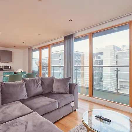 Dock Apt, Free Secure Parking! 2 Bed Leeds (West Yorkshire)