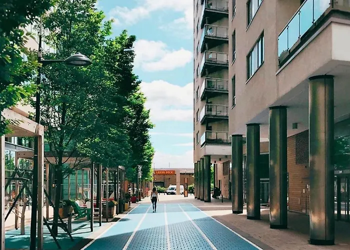 Dock Apt, Free Secure Parking! 2 Bed Leeds (West Yorkshire)